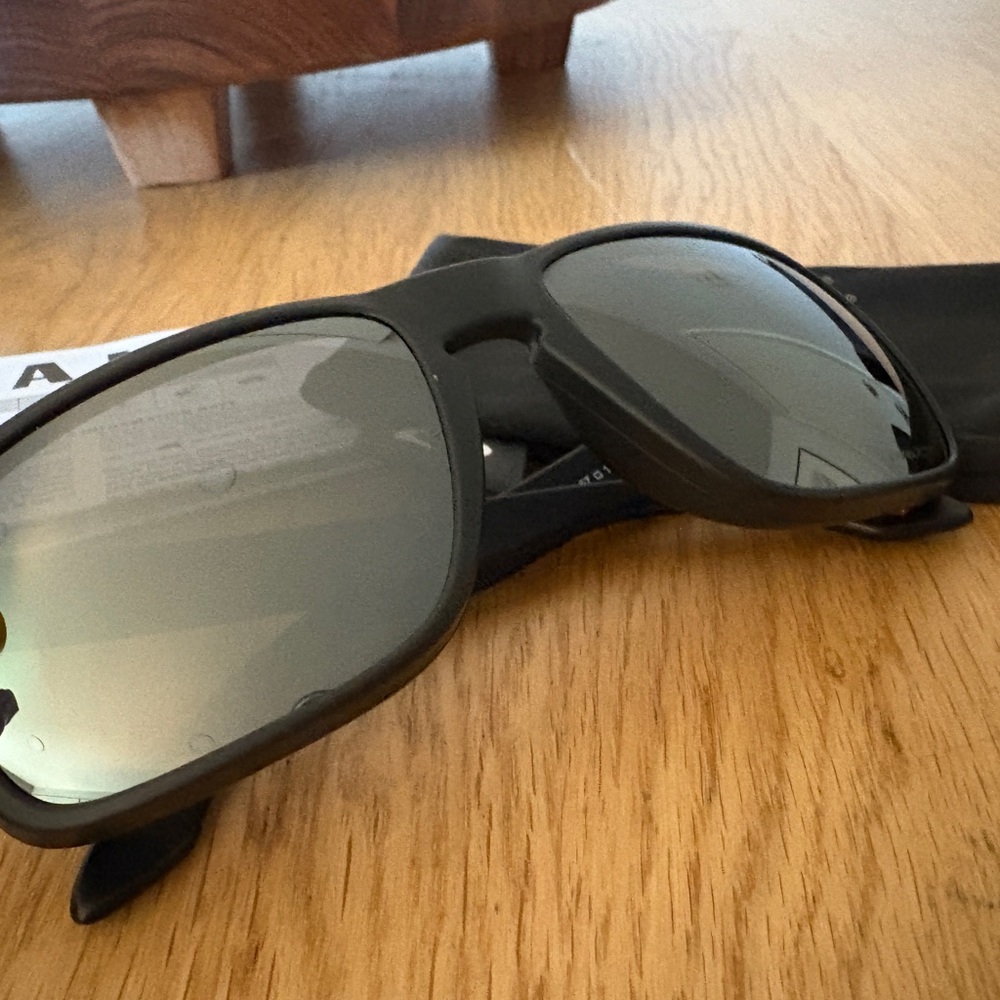 Oakley men’s sunglasses Holbrook matte black polarized - Picture 4 of 8